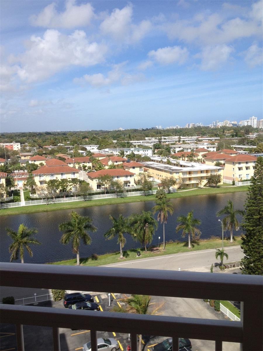 Bright 1-bedroom, 1-bathroom unit located in Crestview Towers Condo. The building offers amenities such as a swimming pool, laundry facilities, and assigned parking. Conveniently located near shopping centers, supermarkets, restaurants, parks, and with easy access to main roads and public transportation.