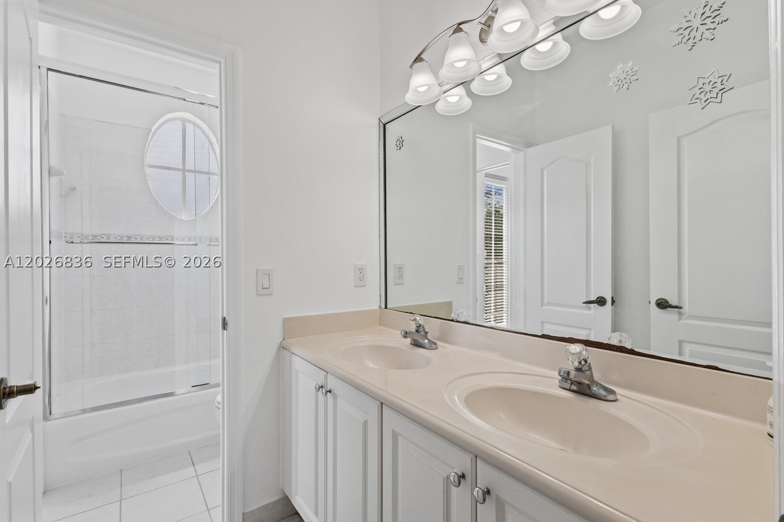 ISLANDS AT DORAL TOWNHOME - Residential