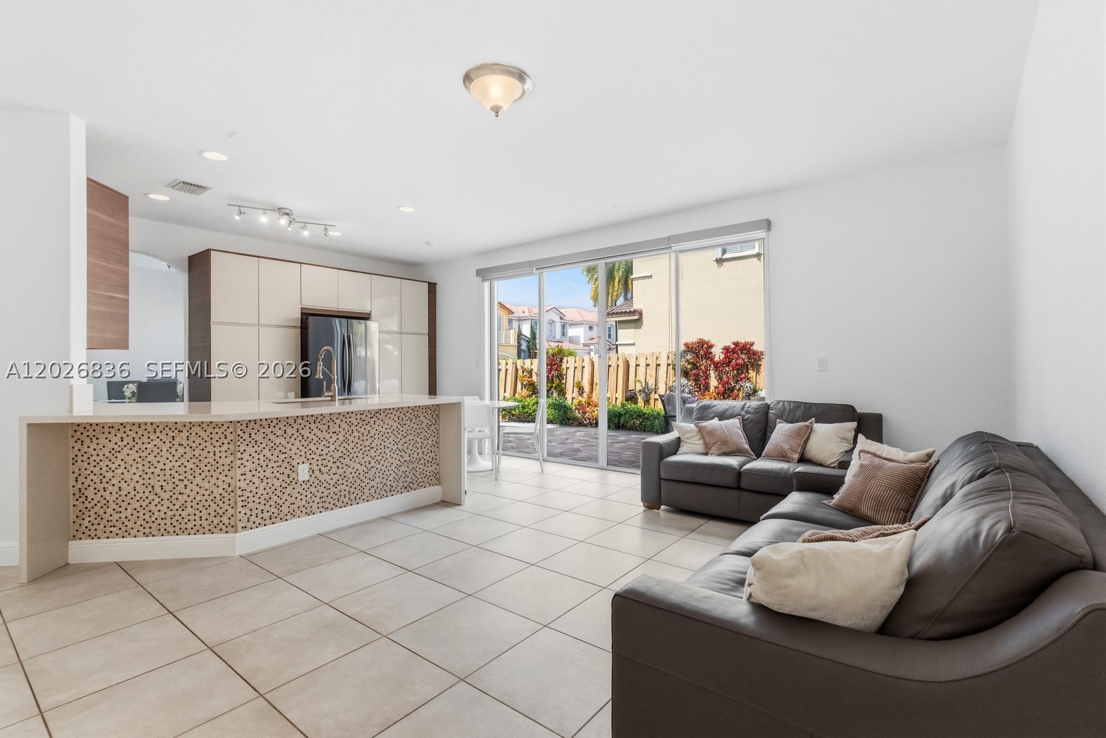 ISLANDS AT DORAL TOWNHOME - Residential
