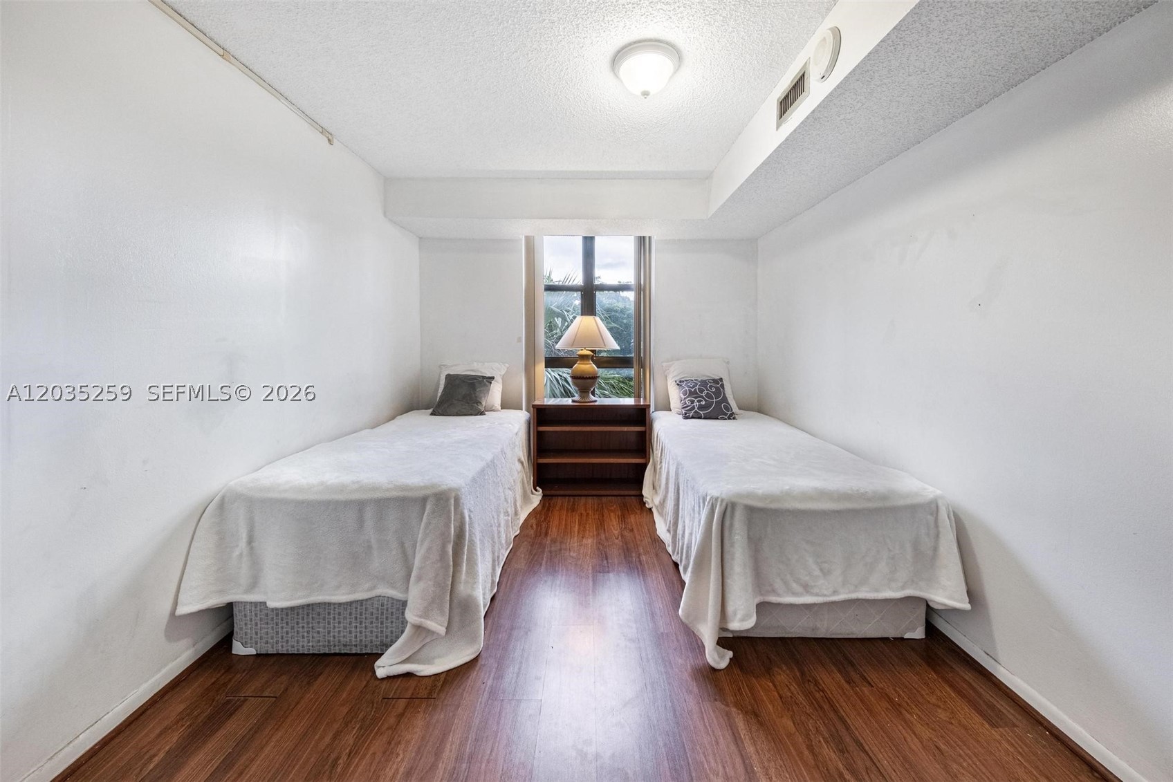 TOWERS OF QUAYSIDE CONDO - Residential