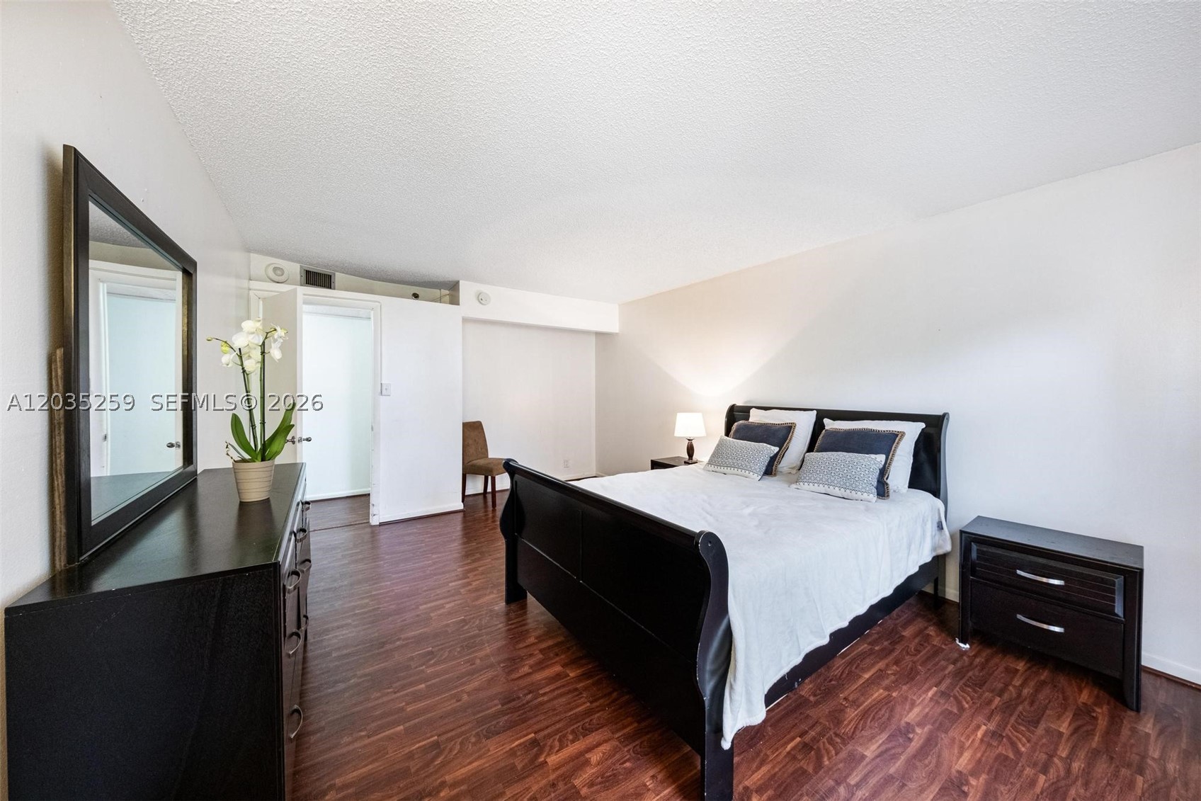 TOWERS OF QUAYSIDE CONDO - Residential
