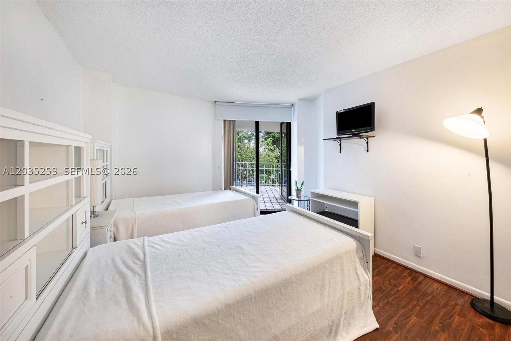 TOWERS OF QUAYSIDE CONDO - Residential