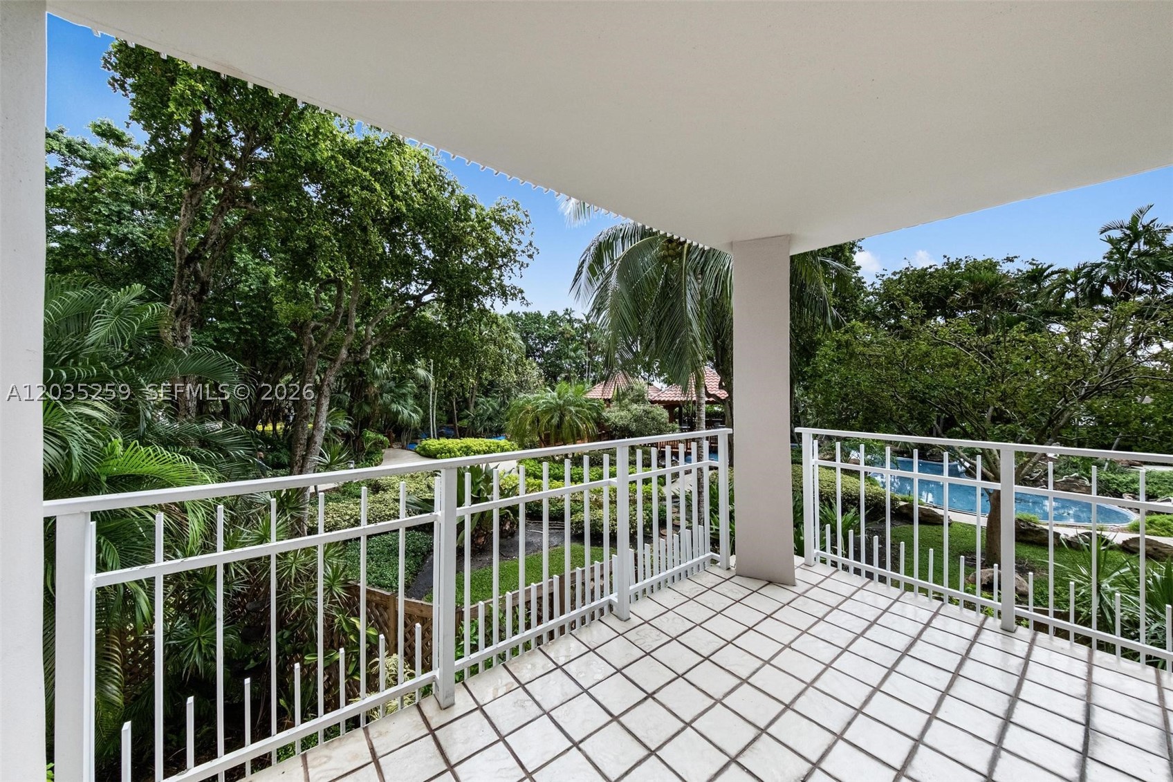 TOWERS OF QUAYSIDE CONDO - Residential