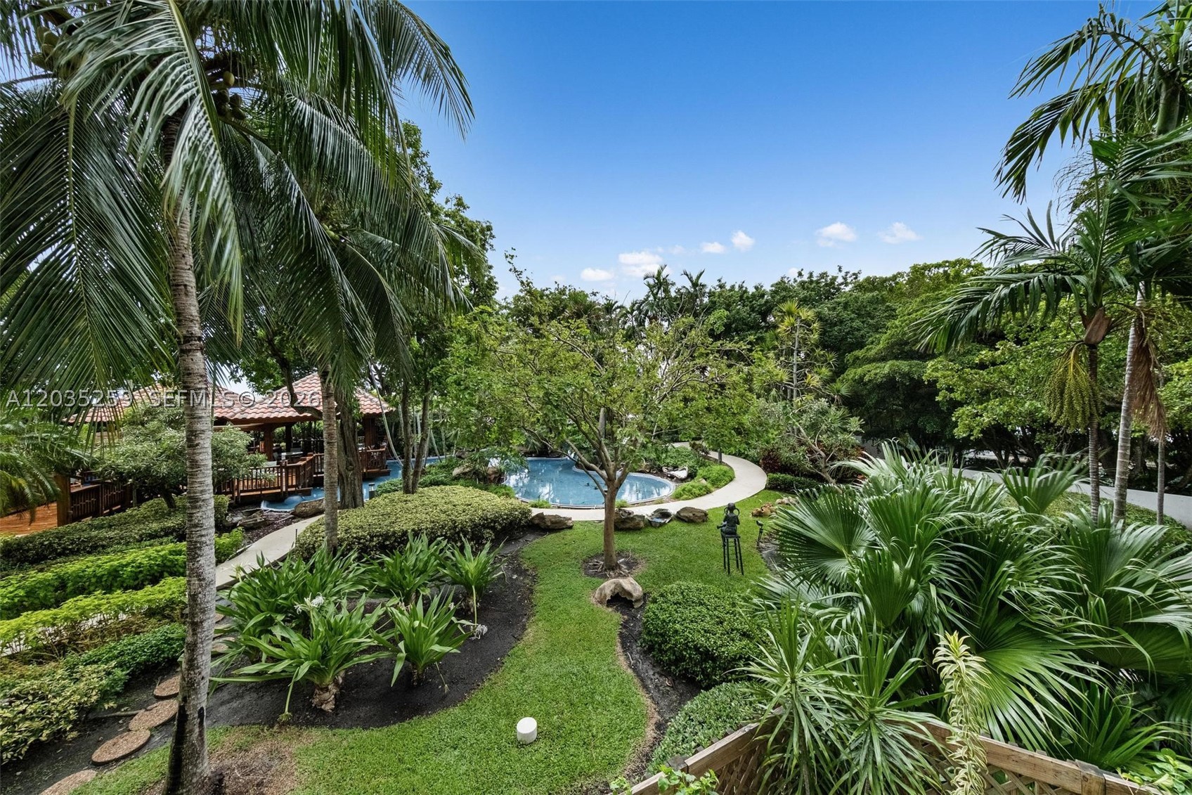 TOWERS OF QUAYSIDE CONDO - Residential