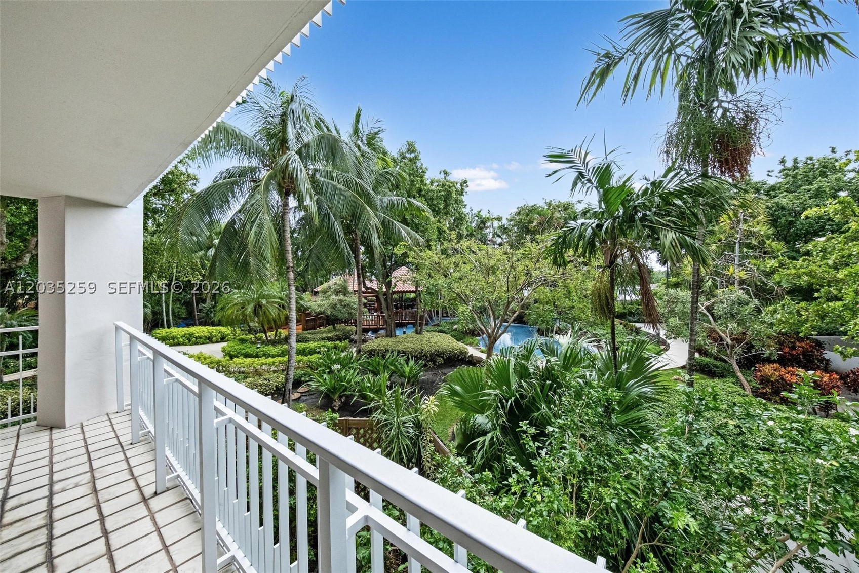 TOWERS OF QUAYSIDE CONDO - Residential