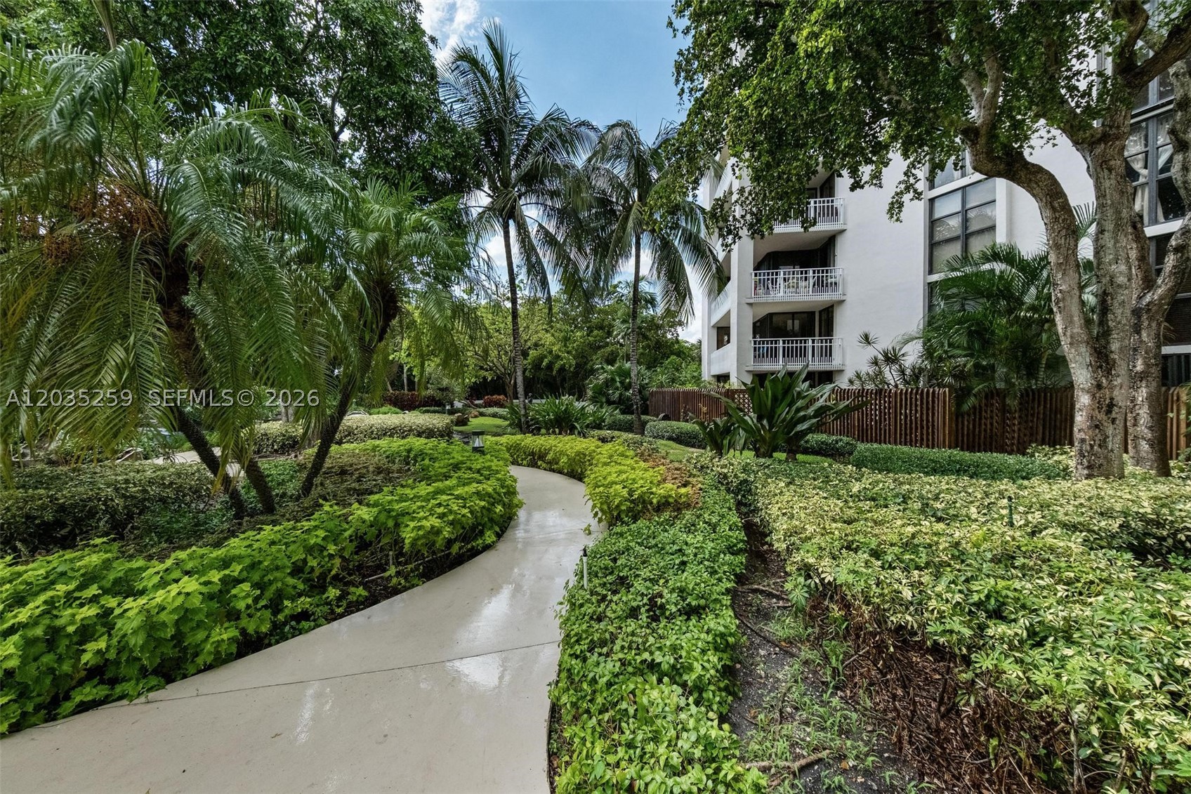 TOWERS OF QUAYSIDE CONDO - Residential