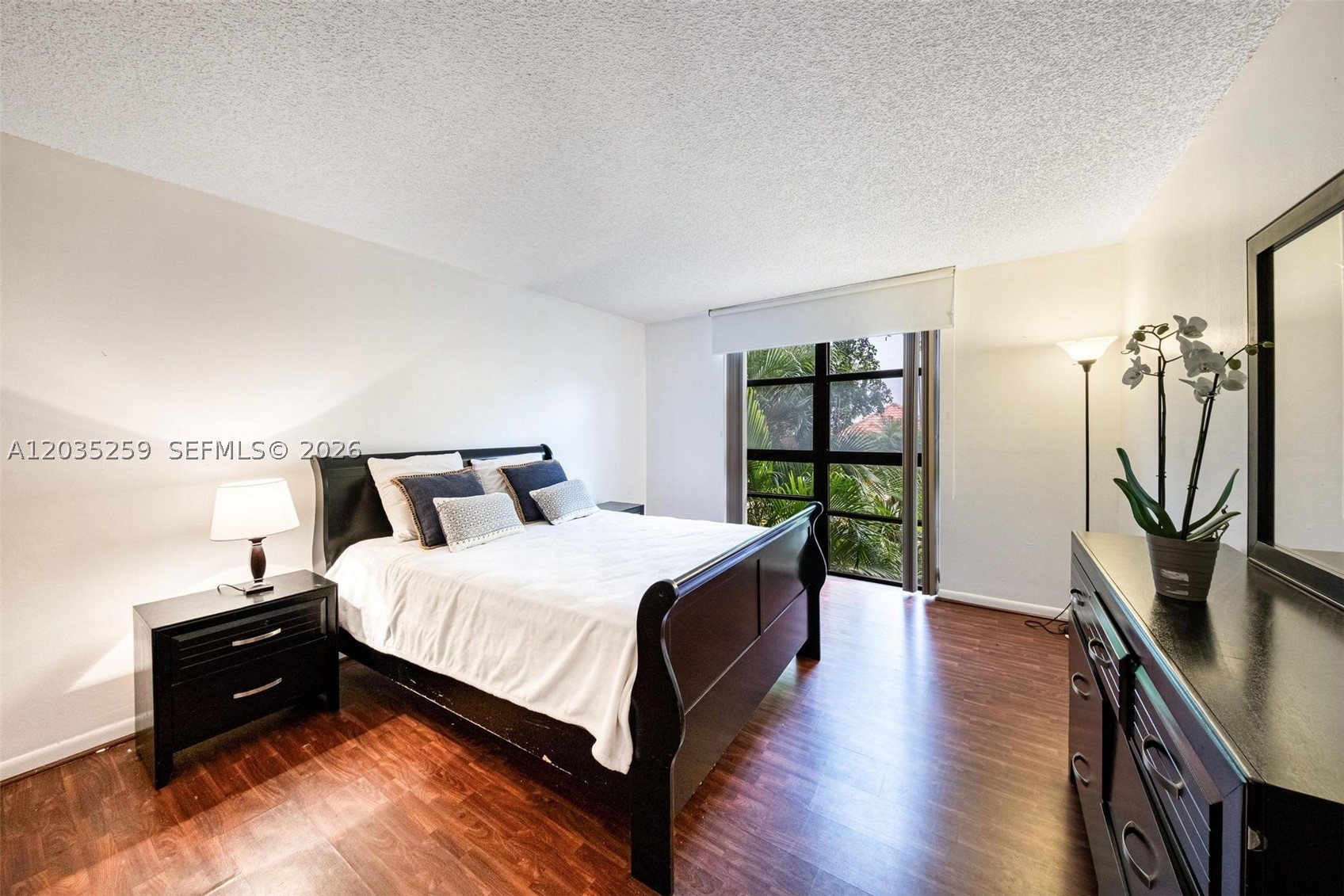TOWERS OF QUAYSIDE CONDO - Residential