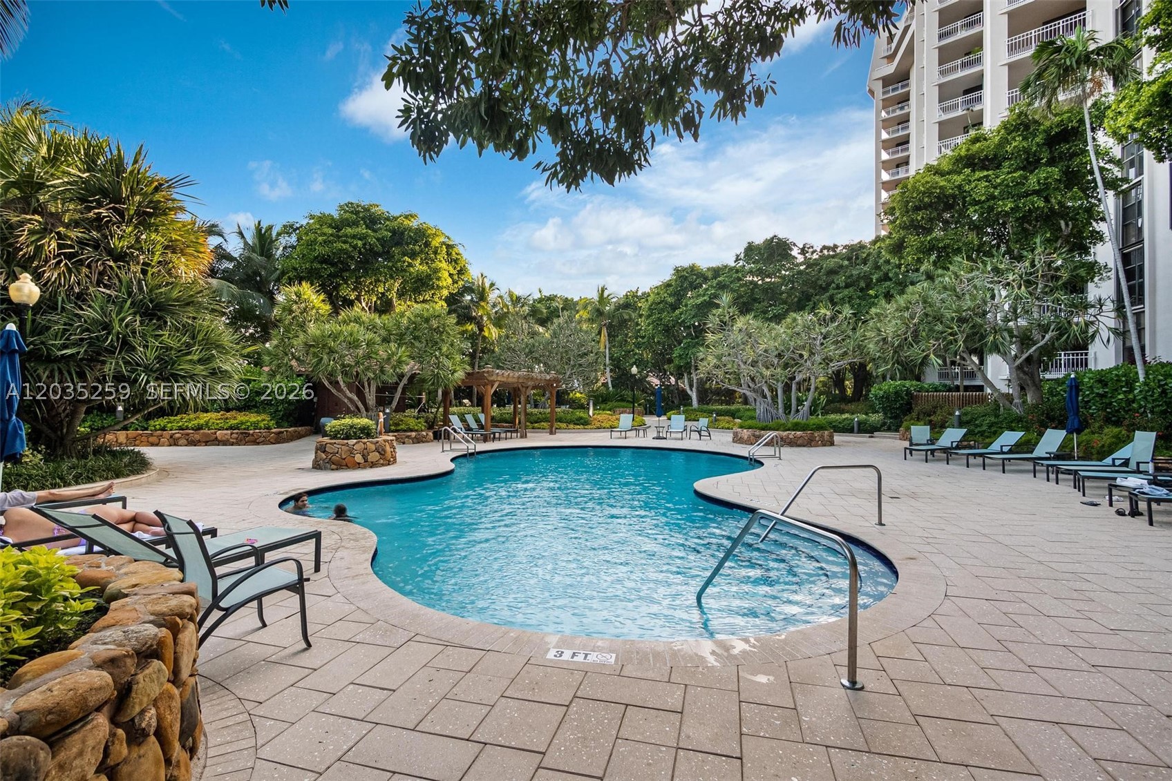 TOWERS OF QUAYSIDE CONDO - Residential