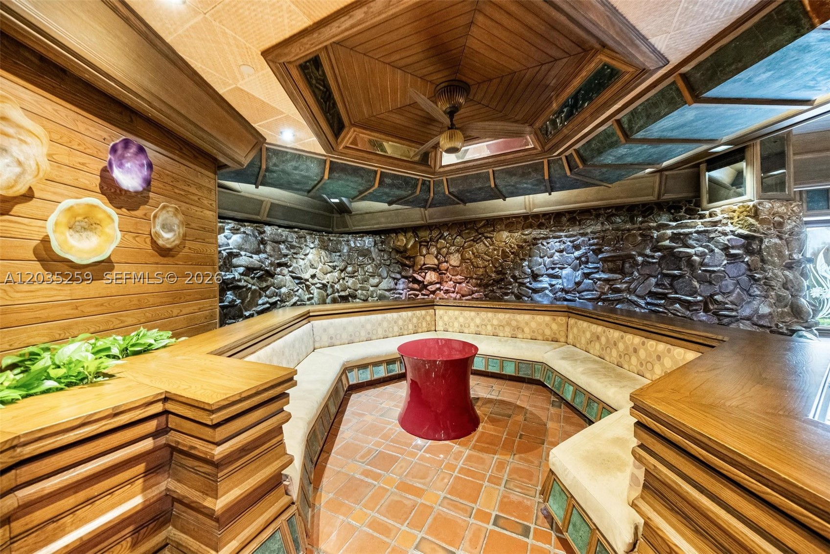 TOWERS OF QUAYSIDE CONDO - Residential