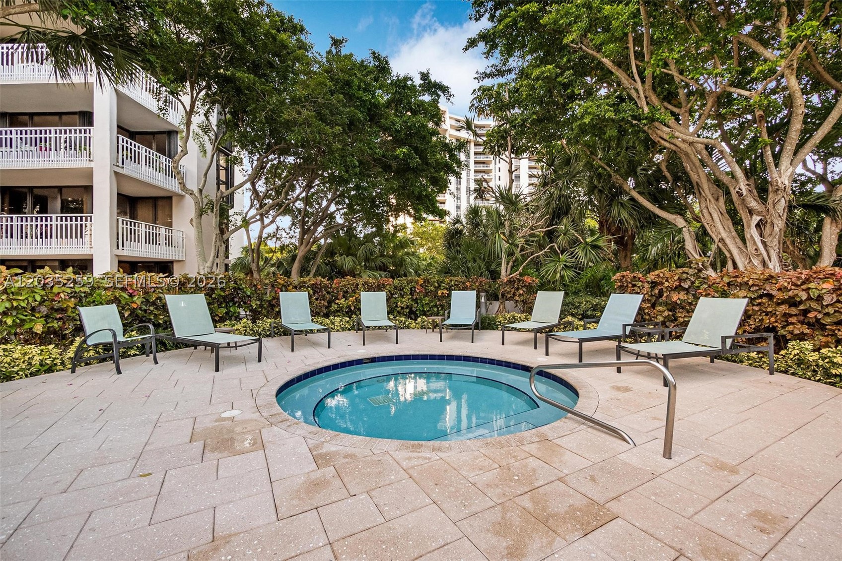 TOWERS OF QUAYSIDE CONDO - Residential