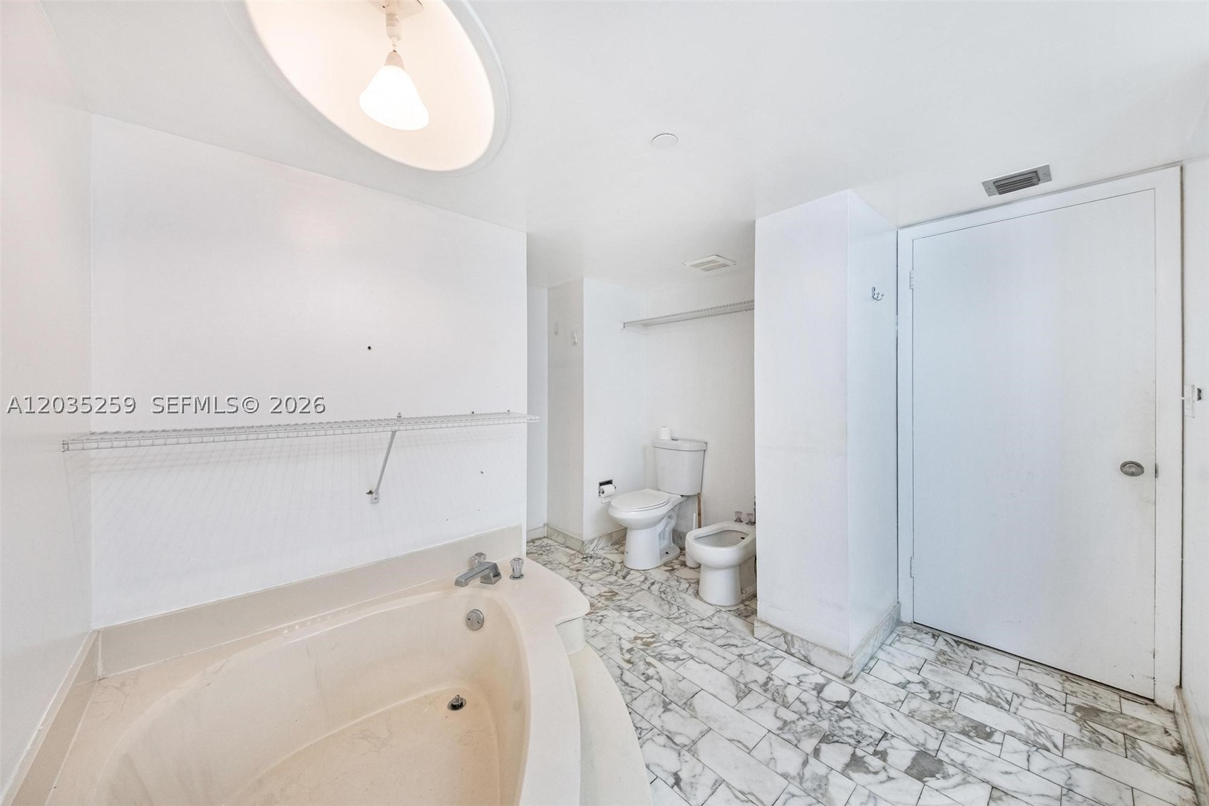 TOWERS OF QUAYSIDE CONDO - Residential