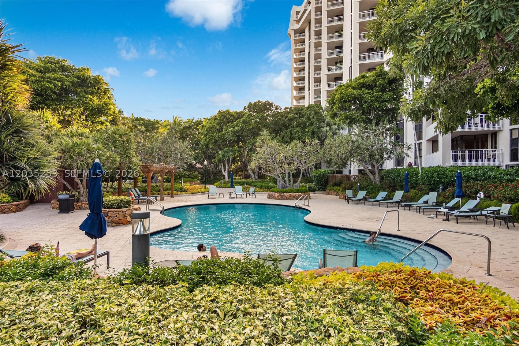 TOWERS OF QUAYSIDE CONDO - Residential