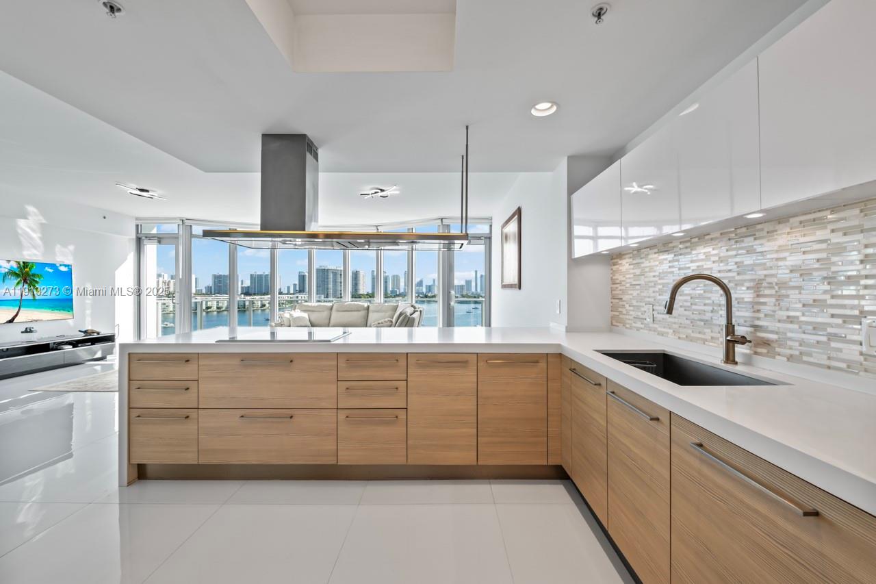 MARINA PALMS RESIDENCES N - Residential