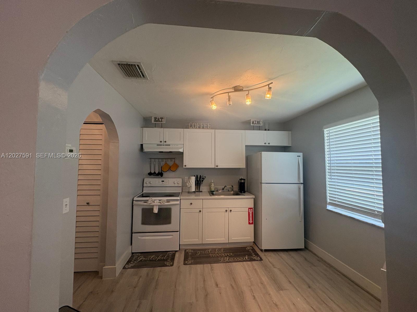 HOLLYWOOD BEACH GARDENS - Residential Lease