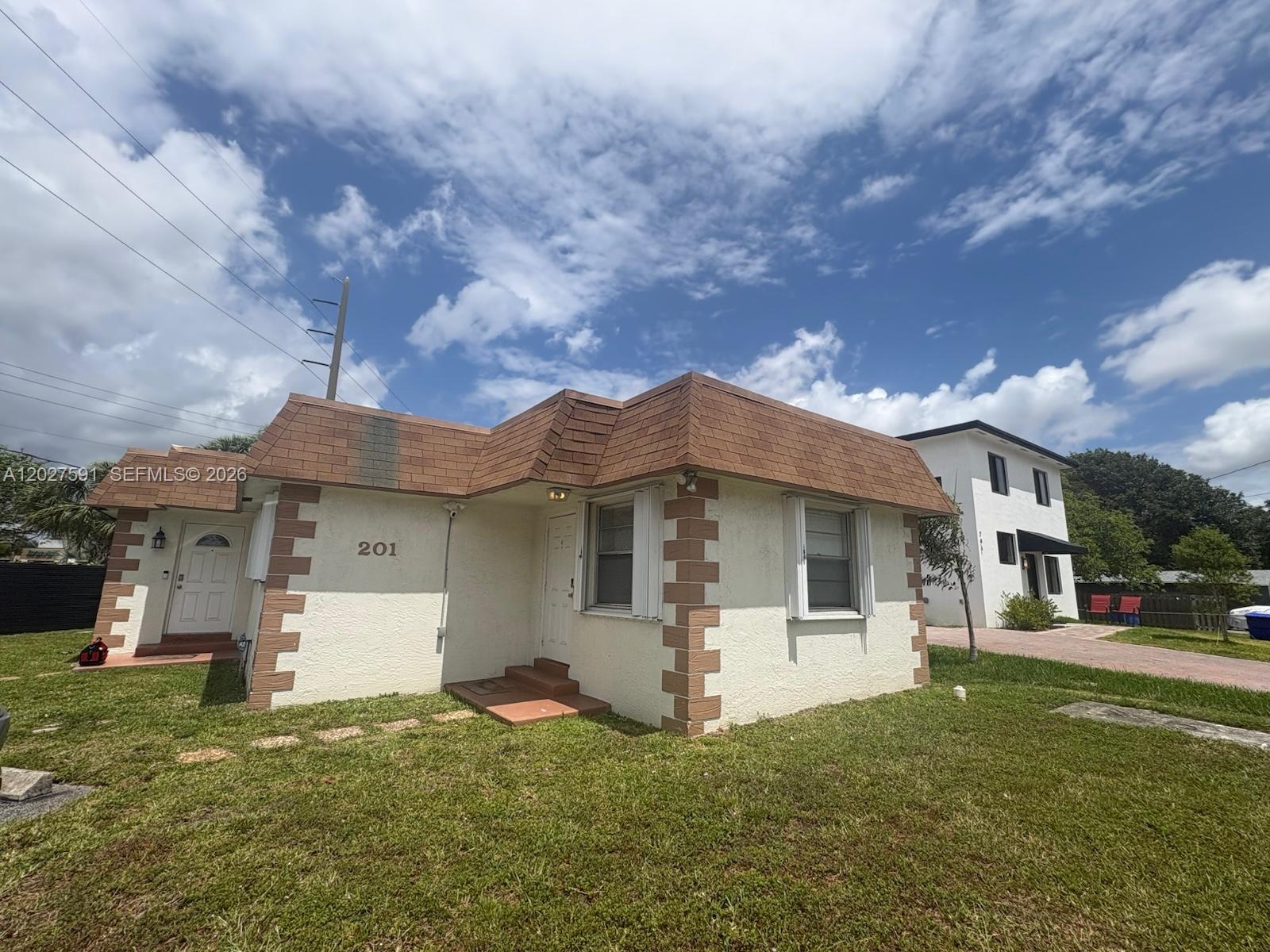 HOLLYWOOD BEACH GARDENS - Residential Lease
