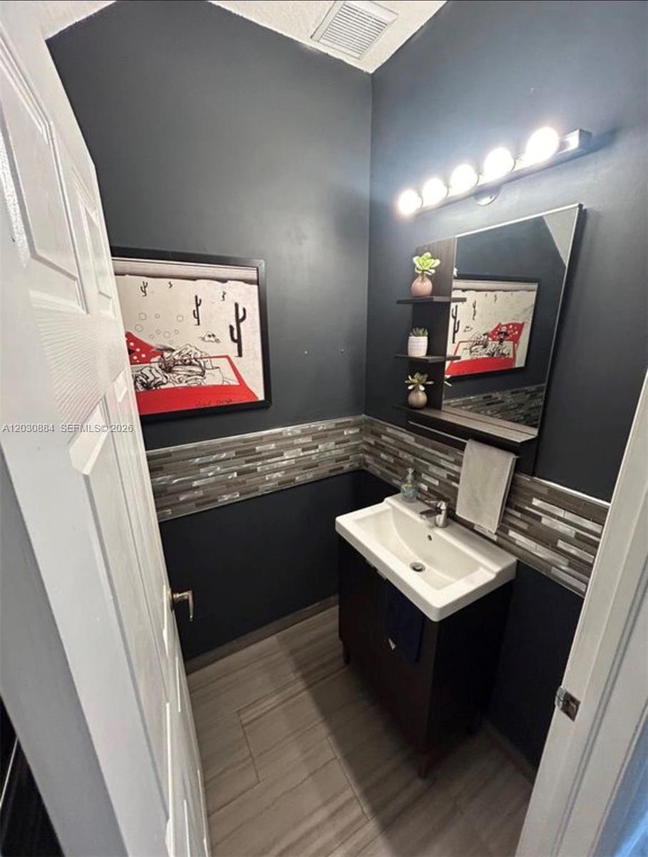 AB AT TAMIAMI TRAIL PHASE - Residential