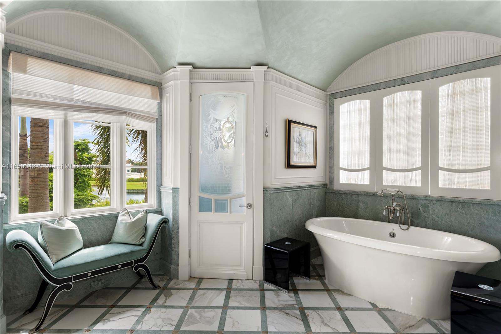 LINDISFARNE ON FISHER ISL - Residential