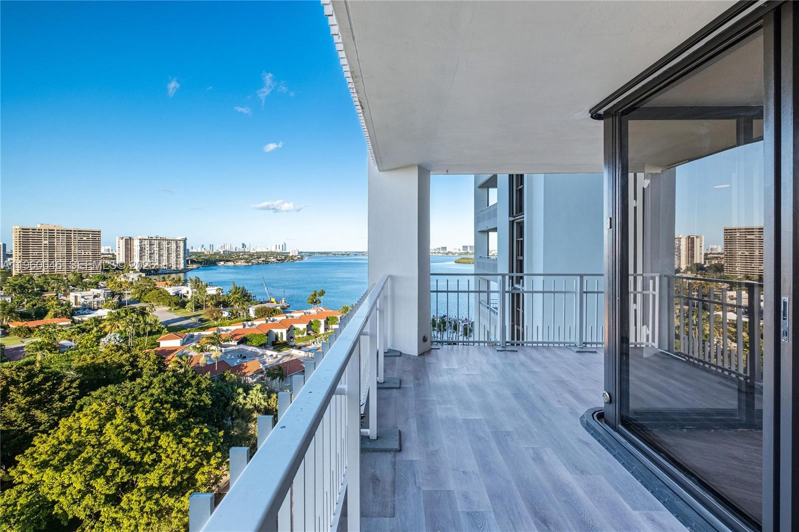 THE TOWERS OF QUAYSIDE CO - Residential