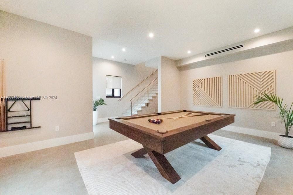 DE HEDOUVILLES SUB - Residential Lease
