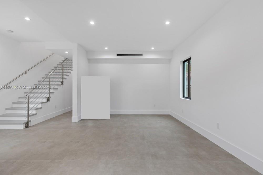 DE HEDOUVILLES SUB - Residential Lease