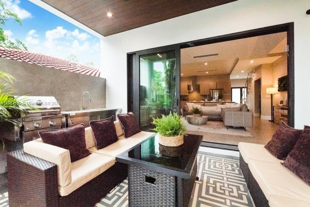 DE HEDOUVILLES SUB - Residential Lease