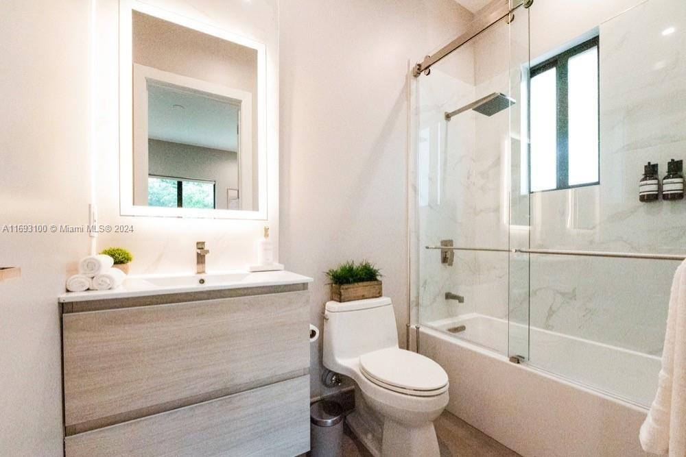 DE HEDOUVILLES SUB - Residential Lease