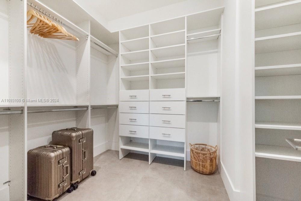 DE HEDOUVILLES SUB - Residential Lease