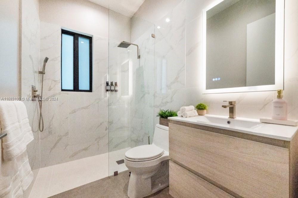 DE HEDOUVILLES SUB - Residential Lease