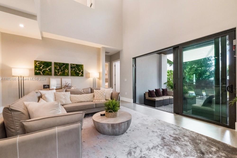 DE HEDOUVILLES SUB - Residential Lease
