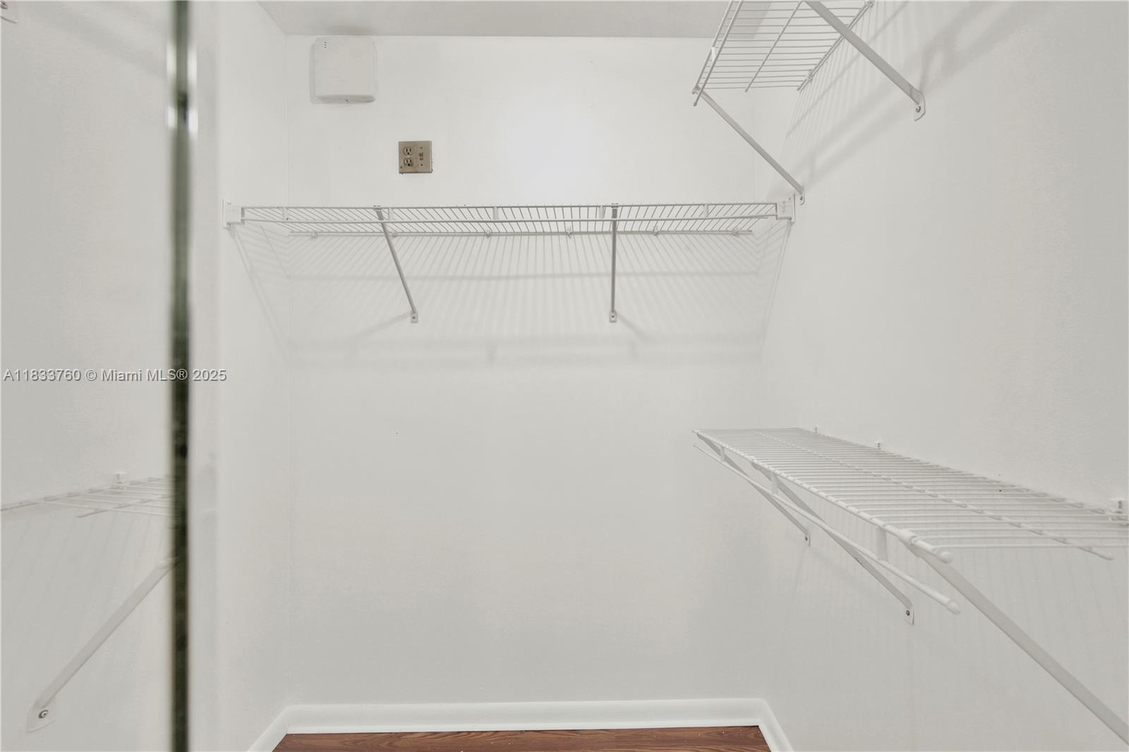 MEADOW WOOD MANOR SEC 7 - Residential Lease