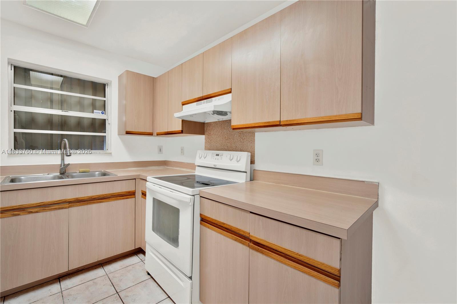 MEADOW WOOD MANOR SEC 7 - Residential Lease