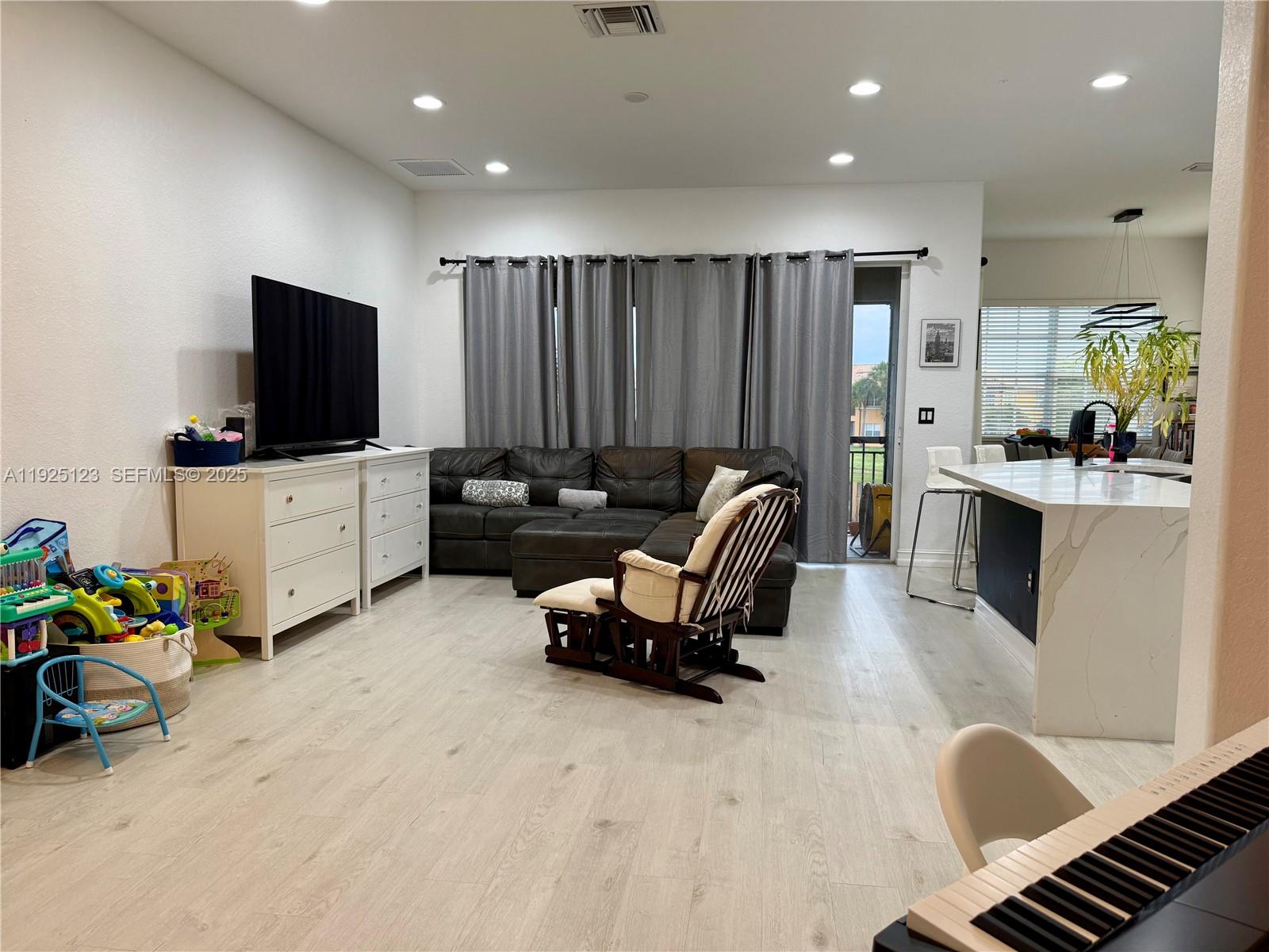 CYPRESS POINTE III AT HER - Residential