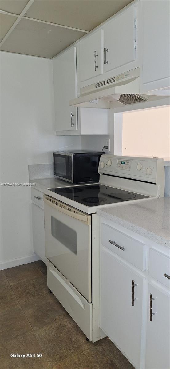 HAMPTON COURT CONDO - Residential Lease