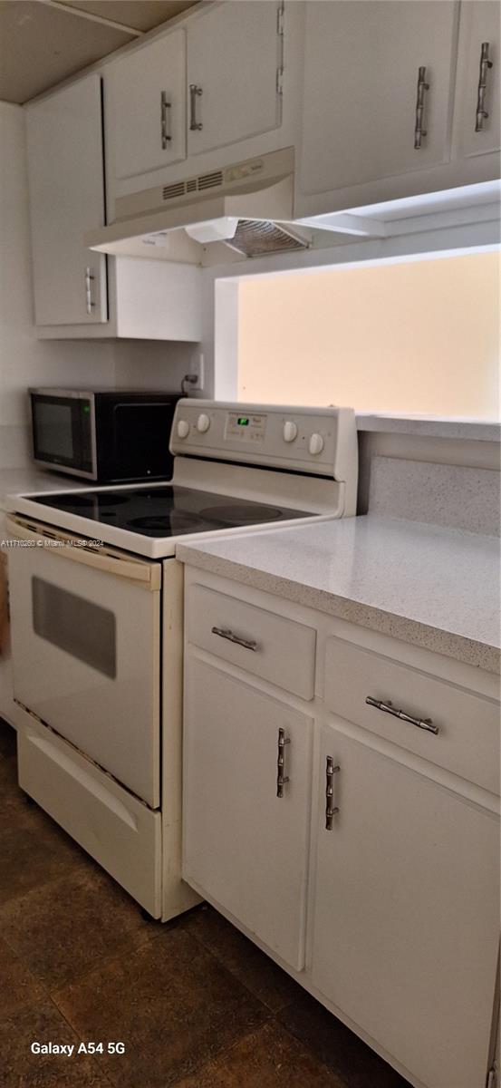 HAMPTON COURT CONDO - Residential Lease
