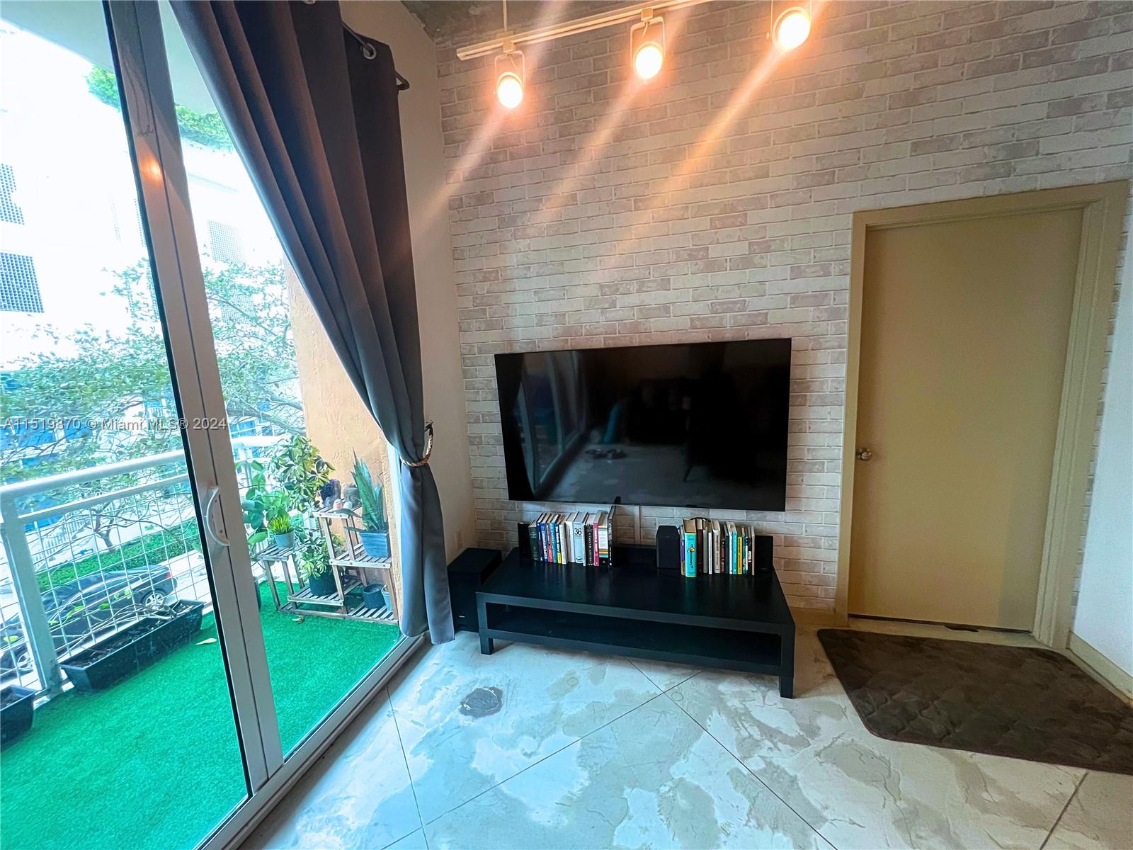 CITE CONDO - Residential Lease