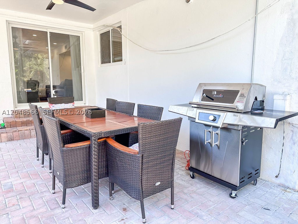 HOLLYWOOD LAKES SECTION - Residential