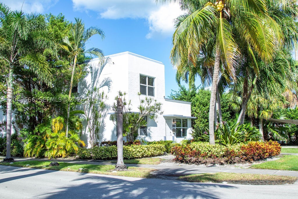 HOLLYWOOD LAKES SECTION - Residential