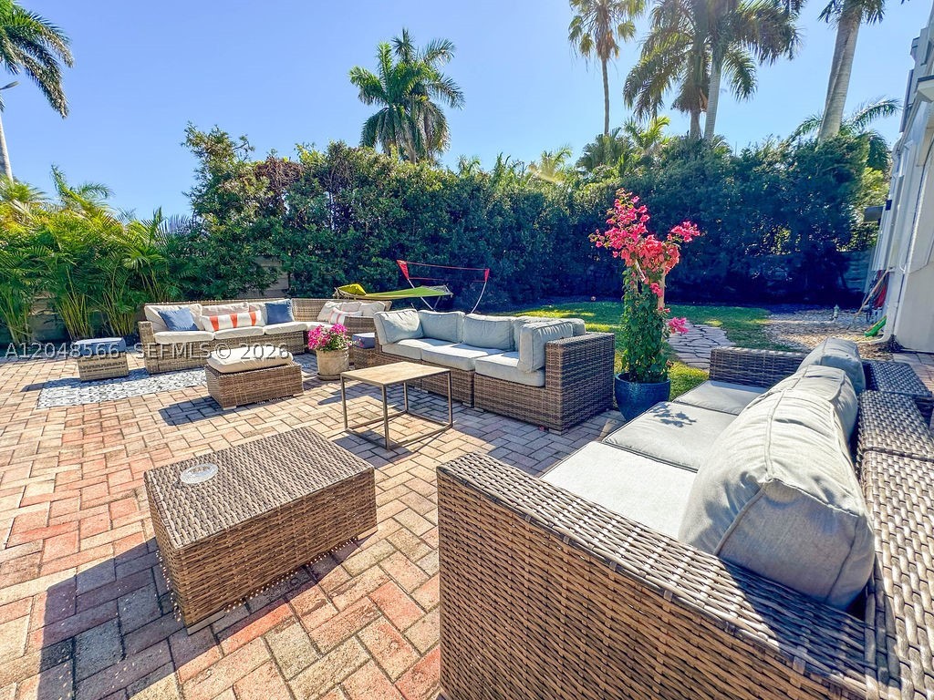 HOLLYWOOD LAKES SECTION - Residential
