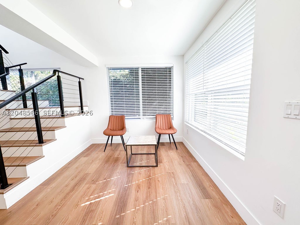 HOLLYWOOD LAKES SECTION - Residential