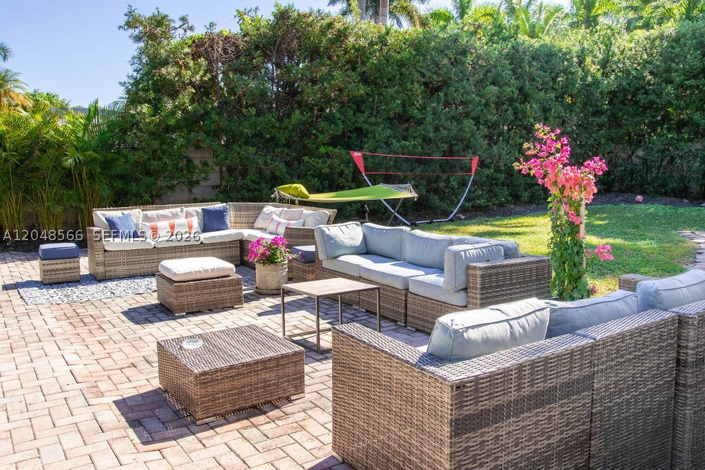 HOLLYWOOD LAKES SECTION - Residential