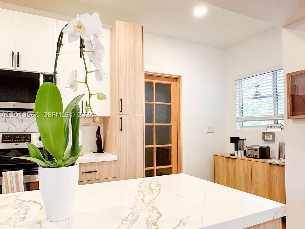 HOLLYWOOD LAKES SECTION - Residential