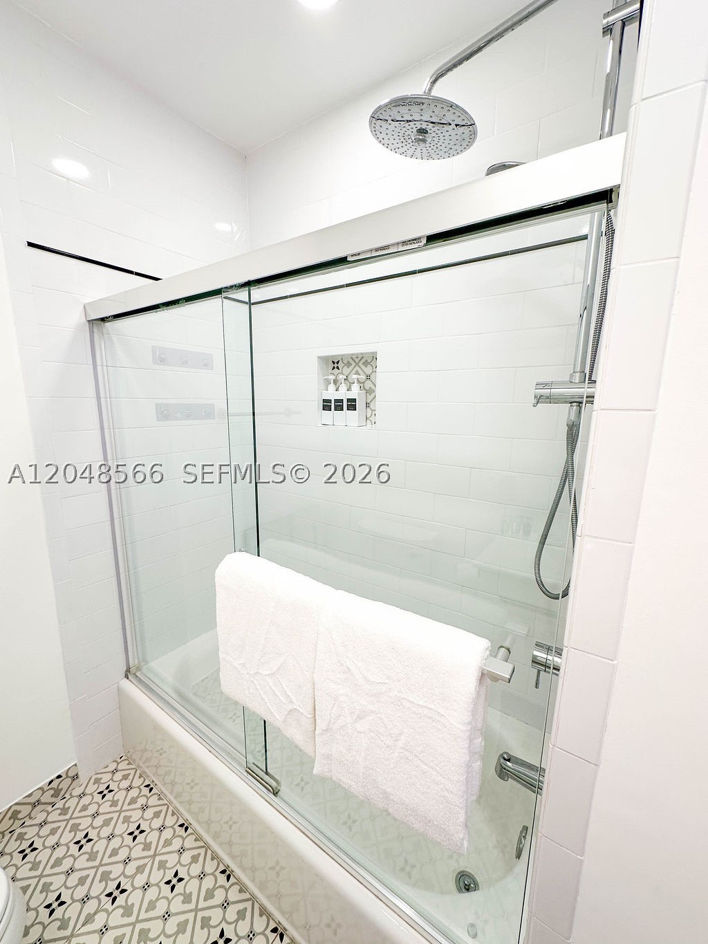 HOLLYWOOD LAKES SECTION - Residential