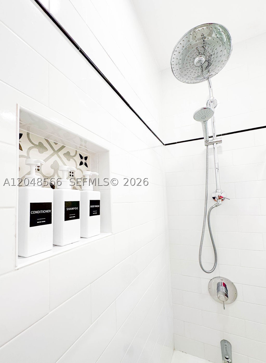 HOLLYWOOD LAKES SECTION - Residential