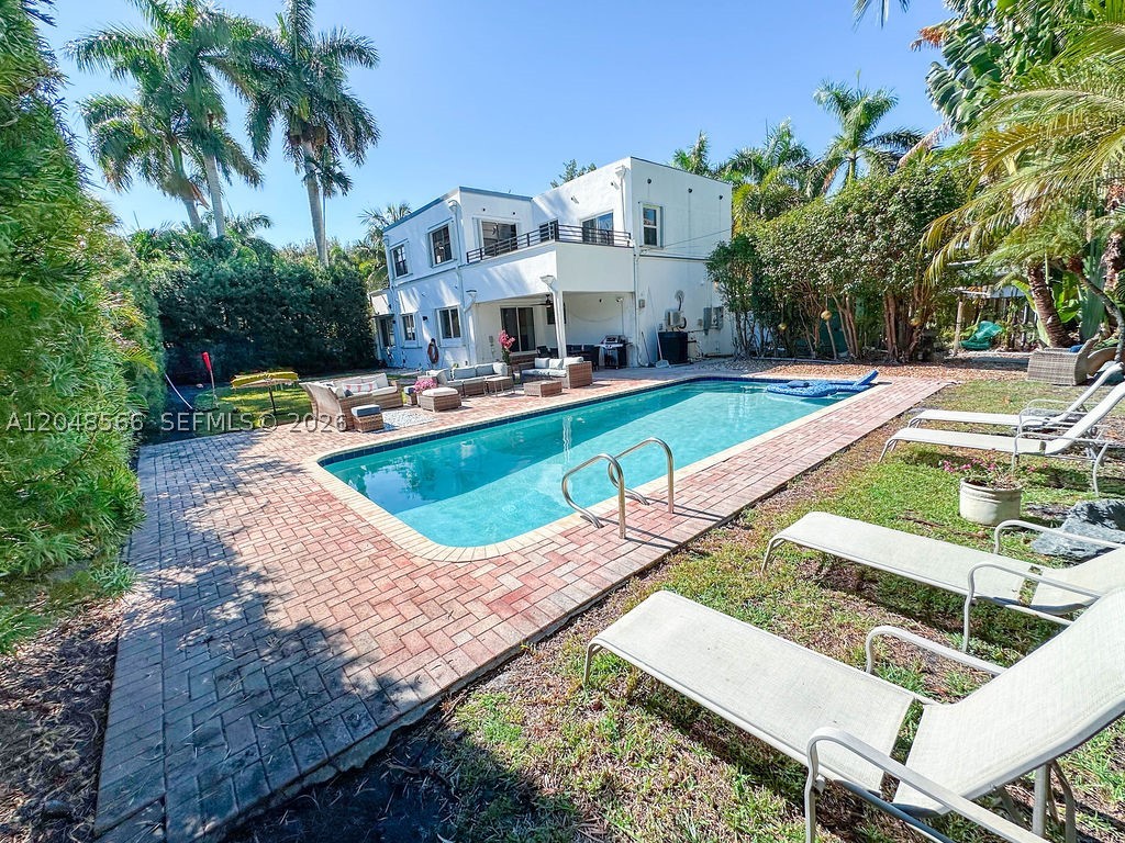 HOLLYWOOD LAKES SECTION - Residential