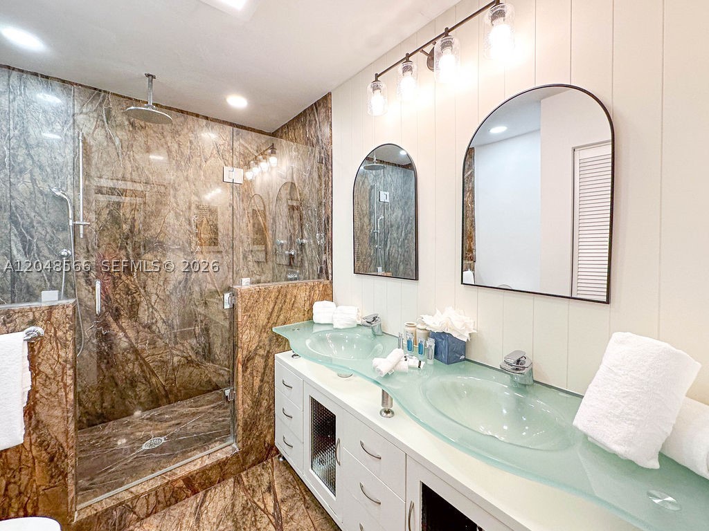 HOLLYWOOD LAKES SECTION - Residential