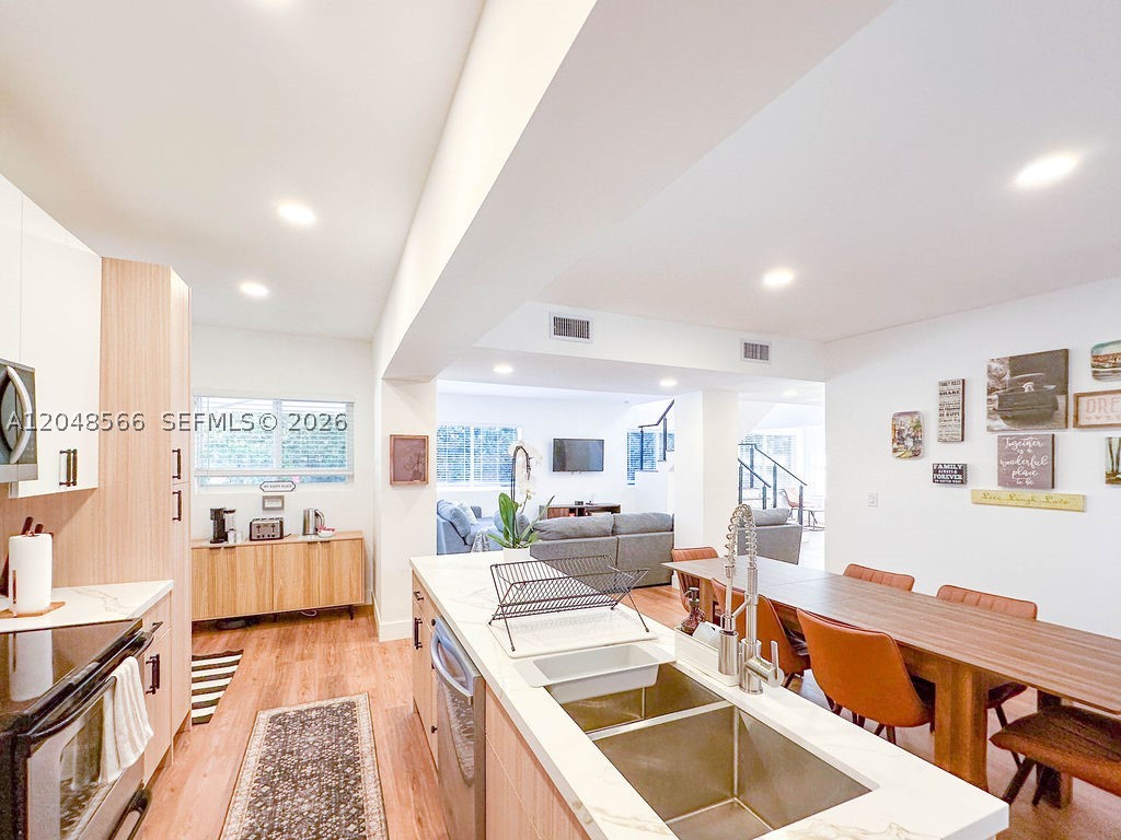 HOLLYWOOD LAKES SECTION - Residential