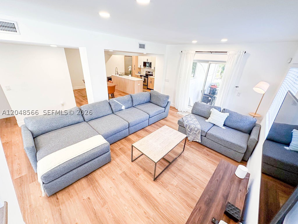 HOLLYWOOD LAKES SECTION - Residential
