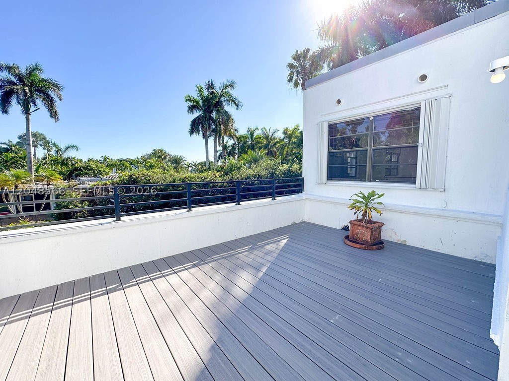 HOLLYWOOD LAKES SECTION - Residential