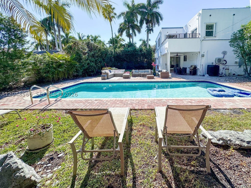 HOLLYWOOD LAKES SECTION - Residential