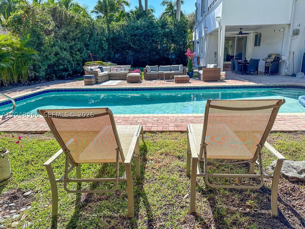 HOLLYWOOD LAKES SECTION - Residential
